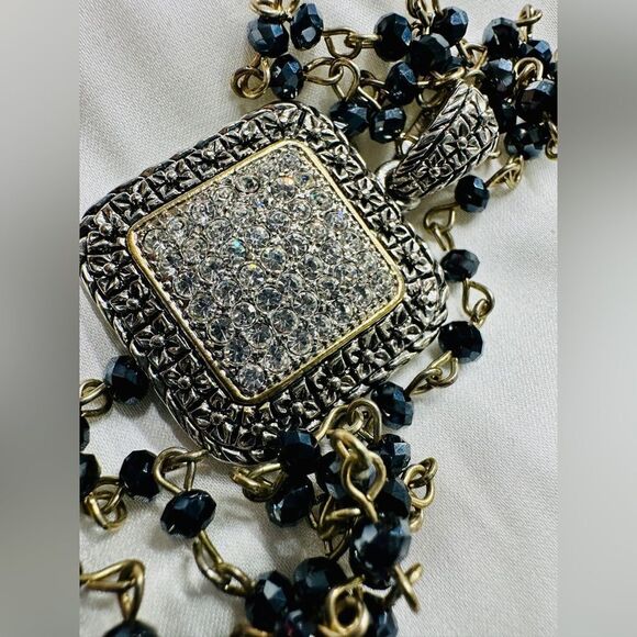 DAZZLING VINTAGE-INSPIRED LONG NECKLACE WITH CRYSTAL-ENCRUSTED PENDANT - Picture 10 of 17